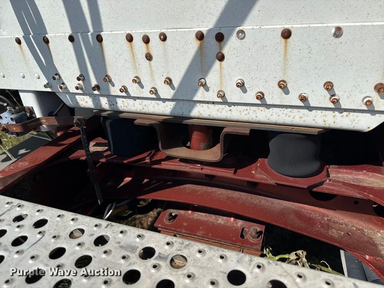 image for item EP0524 1998 Freightliner FLD semi truck