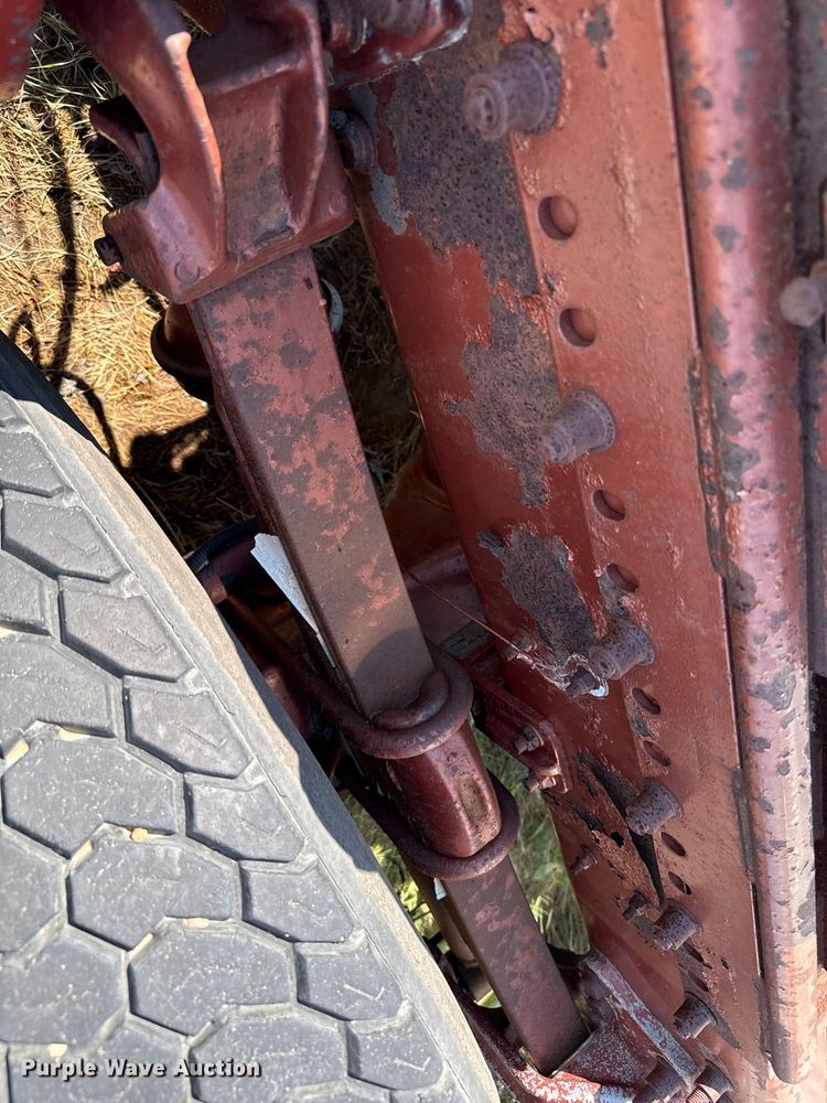 image for item EP0524 1998 Freightliner FLD semi truck