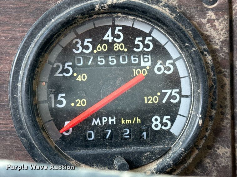 image for item EP0524 1998 Freightliner FLD semi truck