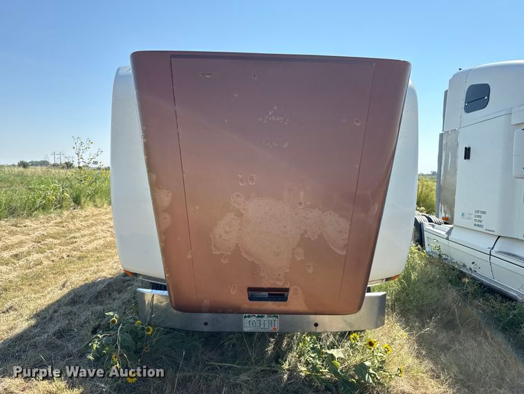 image for item EP0524 1998 Freightliner FLD semi truck