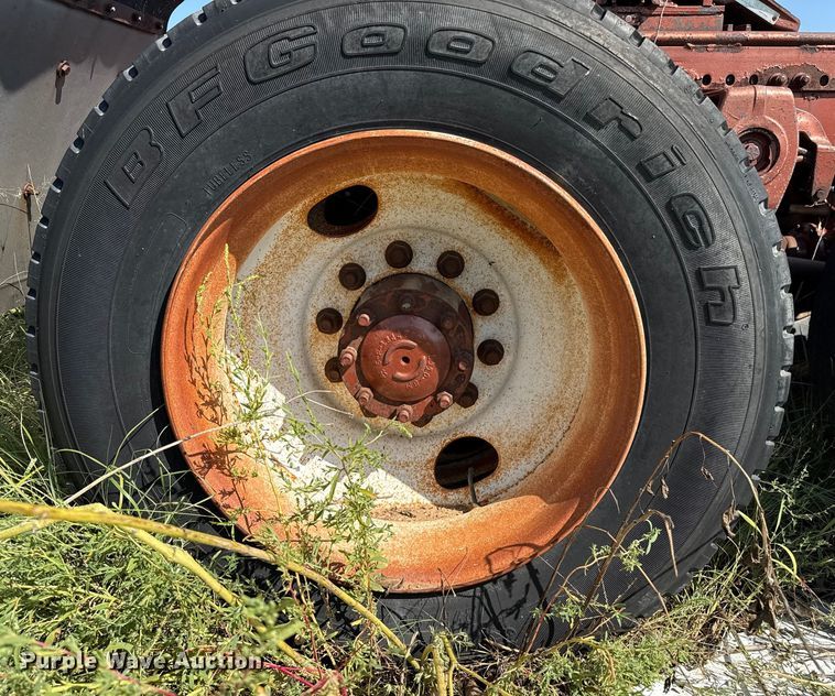 image for item EP0524 1998 Freightliner FLD semi truck