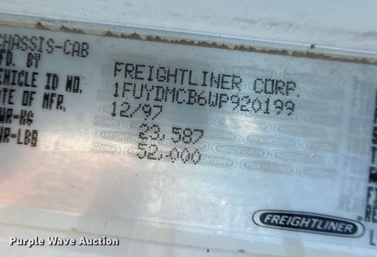 image for item EP0524 1998 Freightliner FLD semi truck