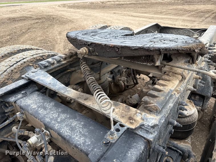 image for item EP0677 2015 Peterbilt 389 semi truck