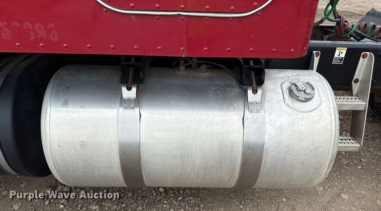 image for item EP0677 2015 Peterbilt 389 semi truck