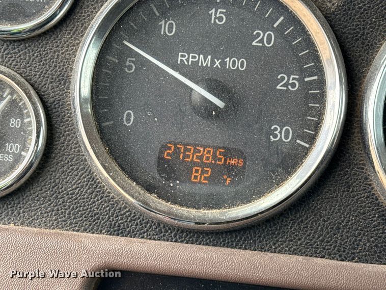 image for item EP0677 2015 Peterbilt 389 semi truck