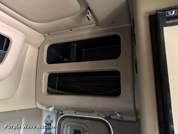 image for item EP0677 2015 Peterbilt 389 semi truck