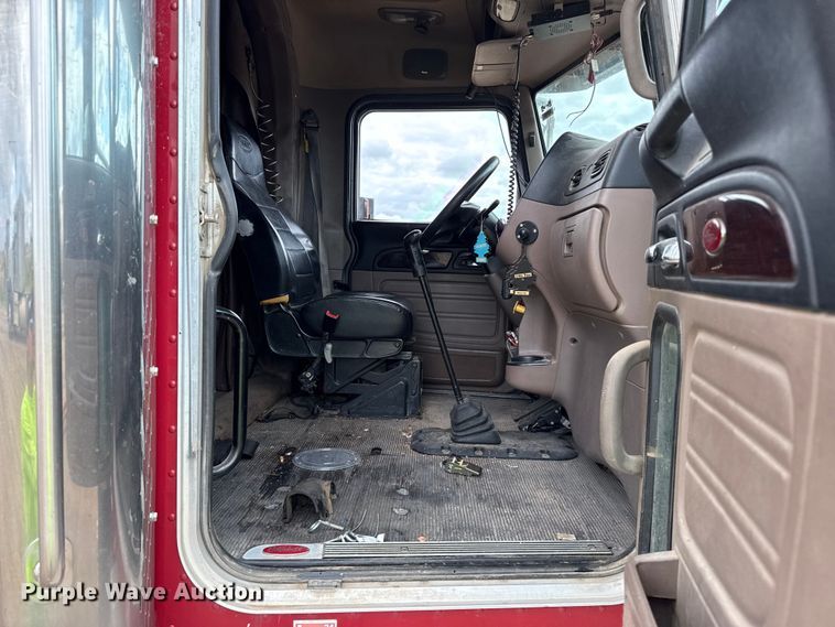 image for item EP0677 2015 Peterbilt 389 semi truck