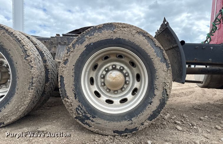 image for item EP0677 2015 Peterbilt 389 semi truck