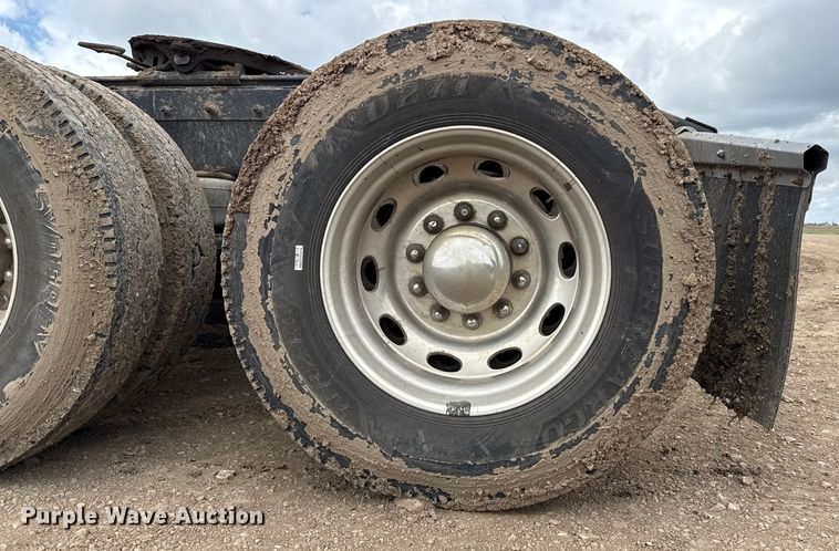 image for item EP0677 2015 Peterbilt 389 semi truck