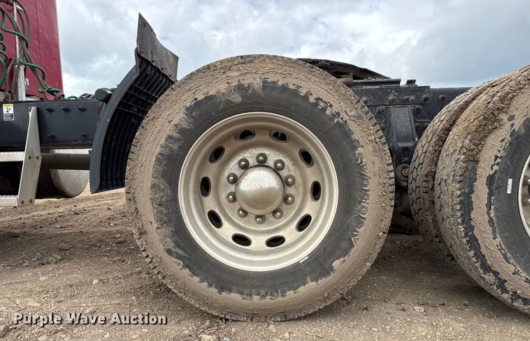 image for item EP0677 2015 Peterbilt 389 semi truck