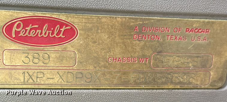 image for item EP0677 2015 Peterbilt 389 semi truck