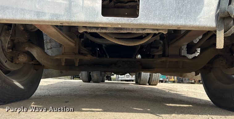 image for item ER0136 2004 Mack CH613 semi truck