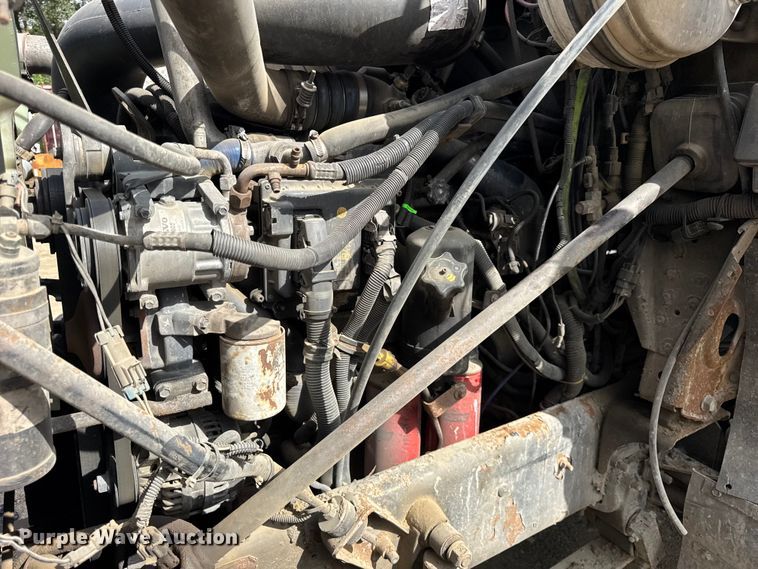 image for item ER0136 2004 Mack CH613 semi truck