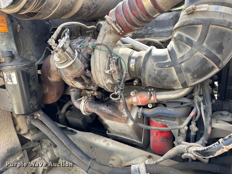 image for item ER0136 2004 Mack CH613 semi truck