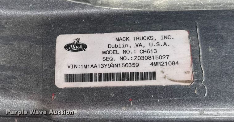 image for item ER0136 2004 Mack CH613 semi truck