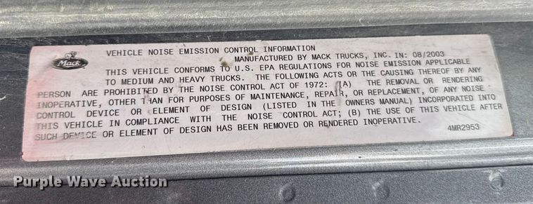 image for item ER0136 2004 Mack CH613 semi truck