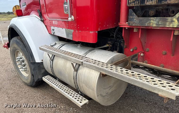 image for item ER2453 1998 Kenworth T800 winch truck