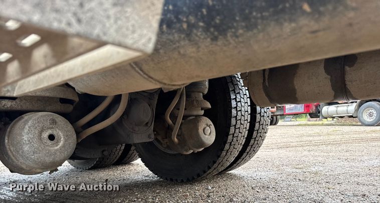 image for item ER2453 1998 Kenworth T800 winch truck