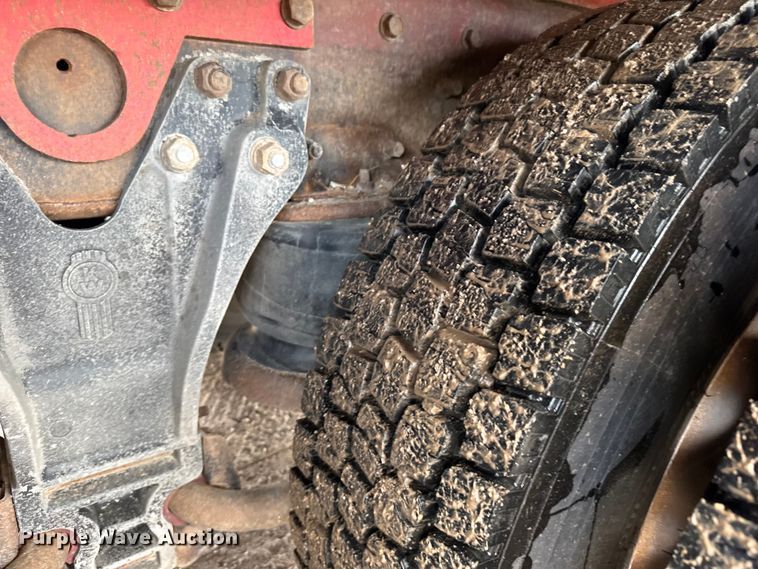 image for item ER2453 1998 Kenworth T800 winch truck