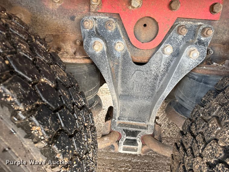 image for item ER2453 1998 Kenworth T800 winch truck