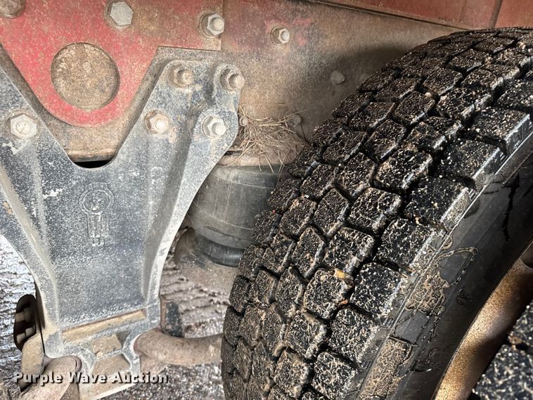 image for item ER2453 1998 Kenworth T800 winch truck