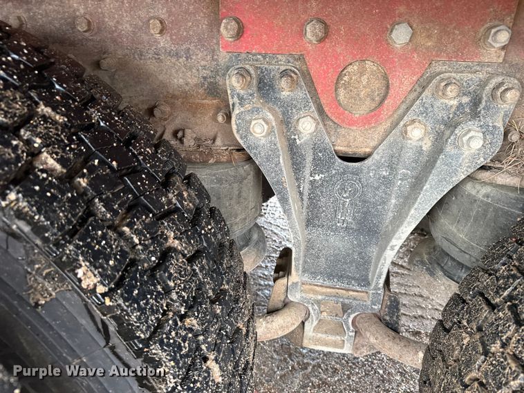 image for item ER2453 1998 Kenworth T800 winch truck