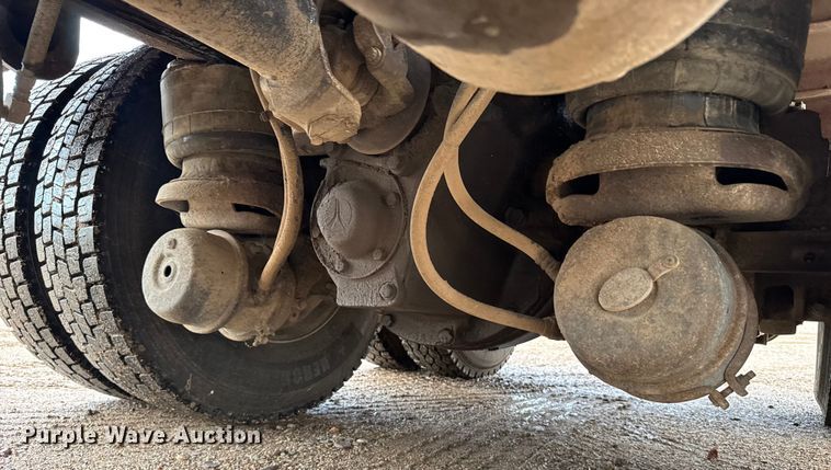 image for item ER2453 1998 Kenworth T800 winch truck