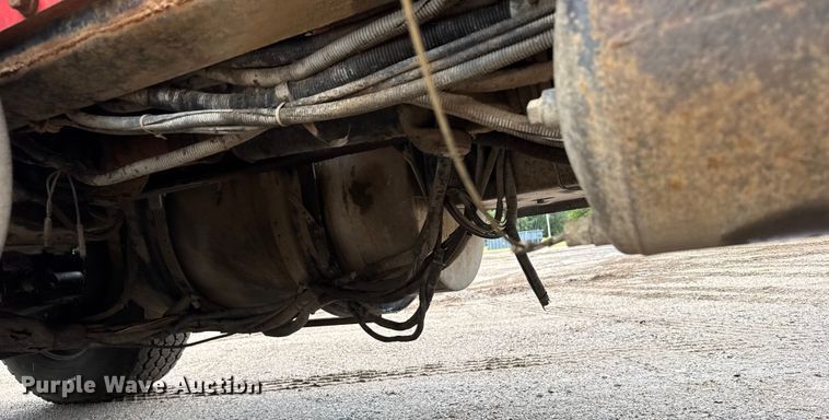 image for item ER2453 1998 Kenworth T800 winch truck