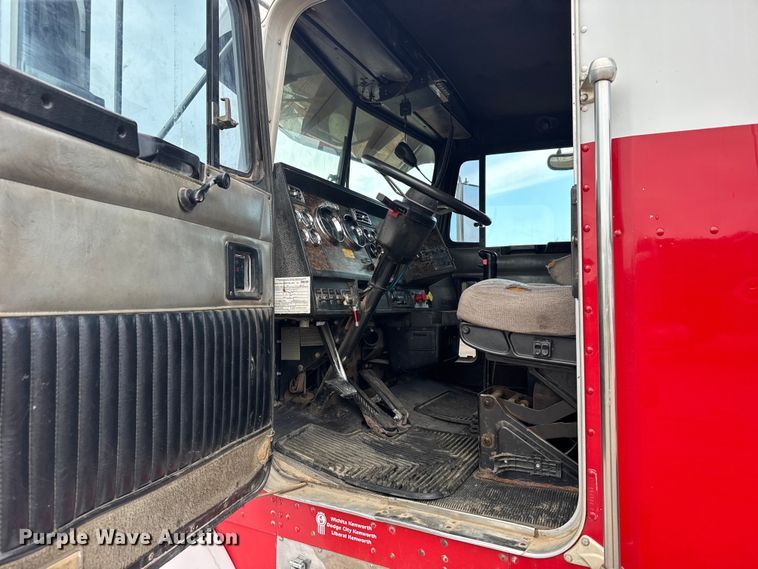 image for item ER2453 1998 Kenworth T800 winch truck