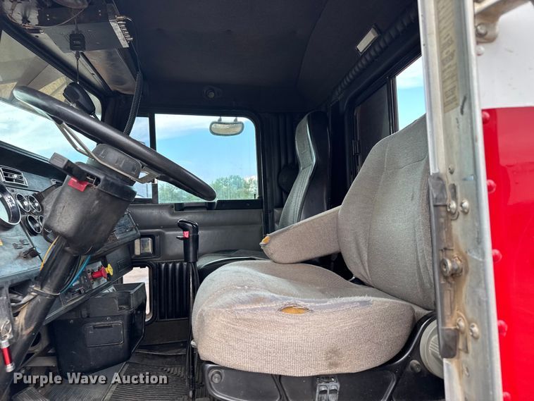 image for item ER2453 1998 Kenworth T800 winch truck