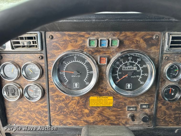 image for item ER2453 1998 Kenworth T800 winch truck