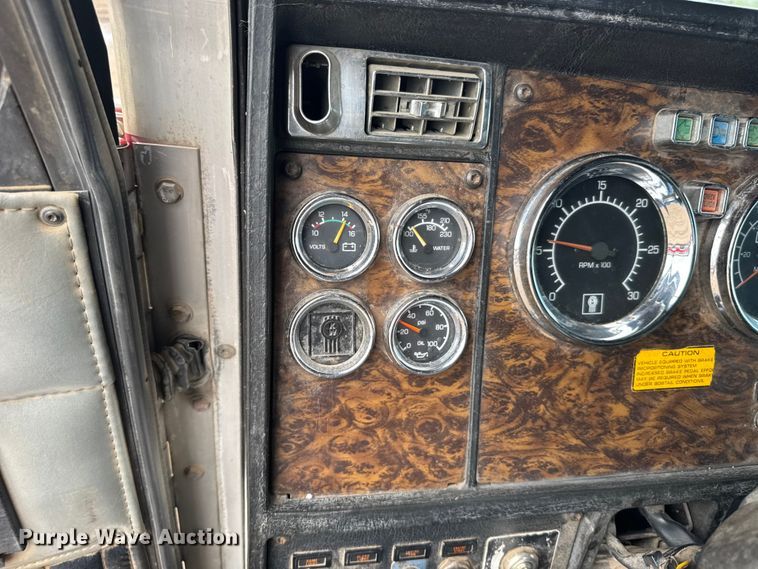 image for item ER2453 1998 Kenworth T800 winch truck