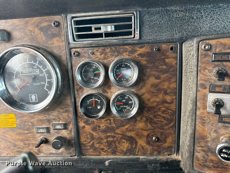 image for item ER2453 1998 Kenworth T800 winch truck