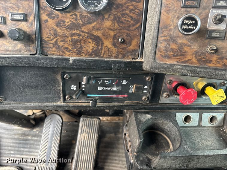 image for item ER2453 1998 Kenworth T800 winch truck