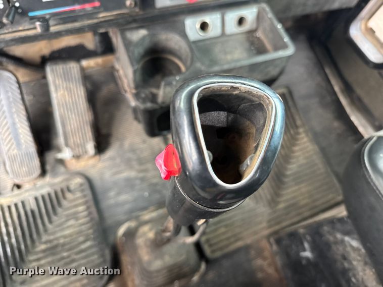 image for item ER2453 1998 Kenworth T800 winch truck