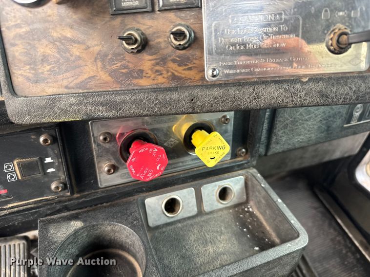 image for item ER2453 1998 Kenworth T800 winch truck