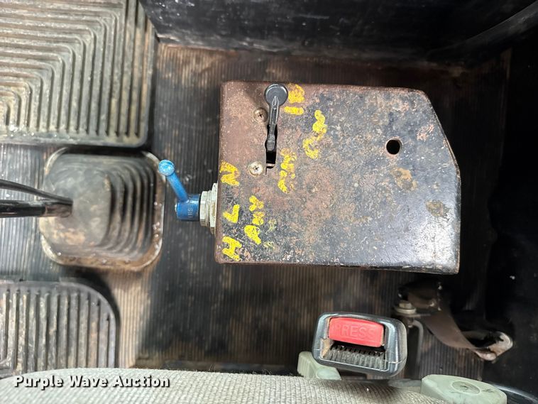 image for item ER2453 1998 Kenworth T800 winch truck