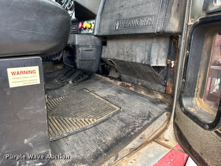 image for item ER2453 1998 Kenworth T800 winch truck