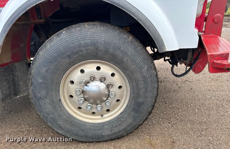 image for item ER2453 1998 Kenworth T800 winch truck