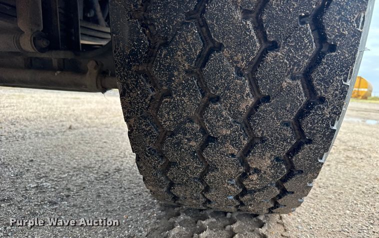 image for item ER2453 1998 Kenworth T800 winch truck