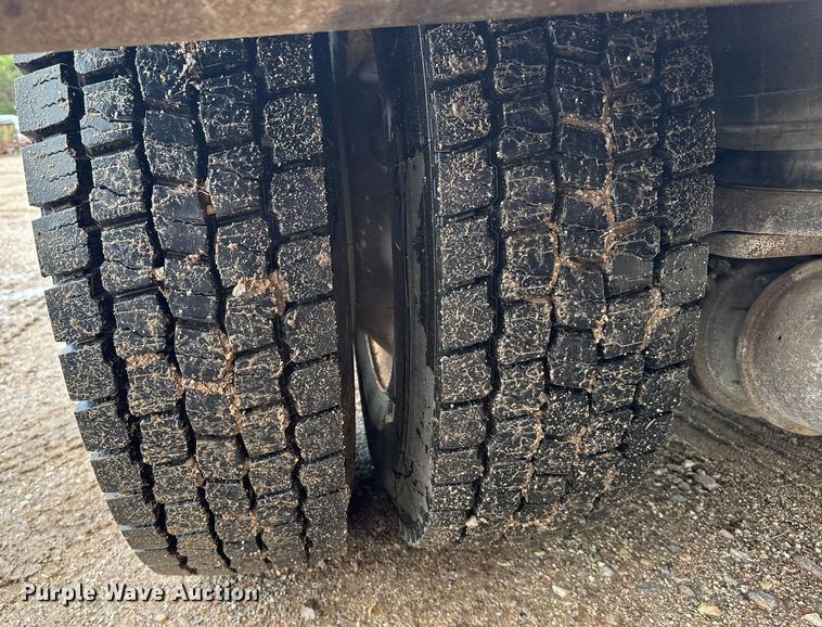 image for item ER2453 1998 Kenworth T800 winch truck