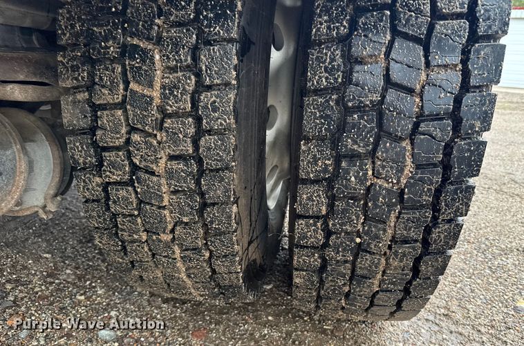 image for item ER2453 1998 Kenworth T800 winch truck