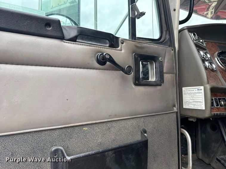 image for item ER2454 2005 Kenworth T800 glider kit winch truck