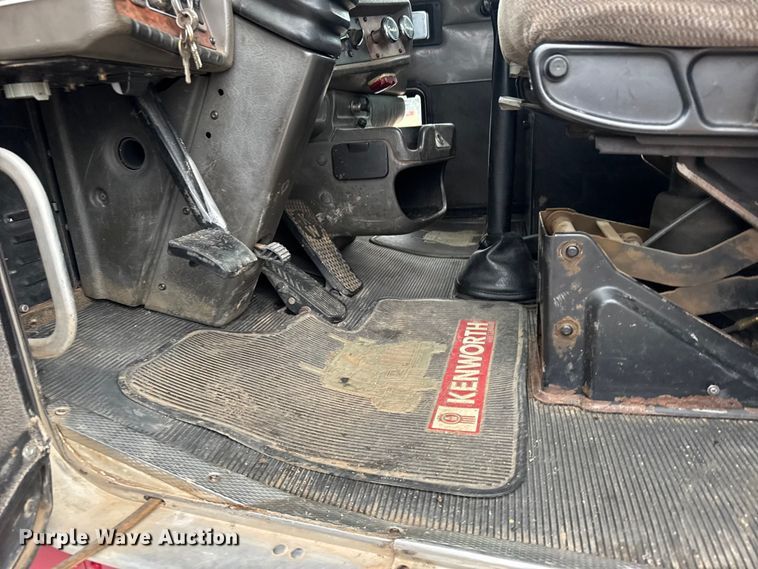 image for item ER2454 2005 Kenworth T800 glider kit winch truck