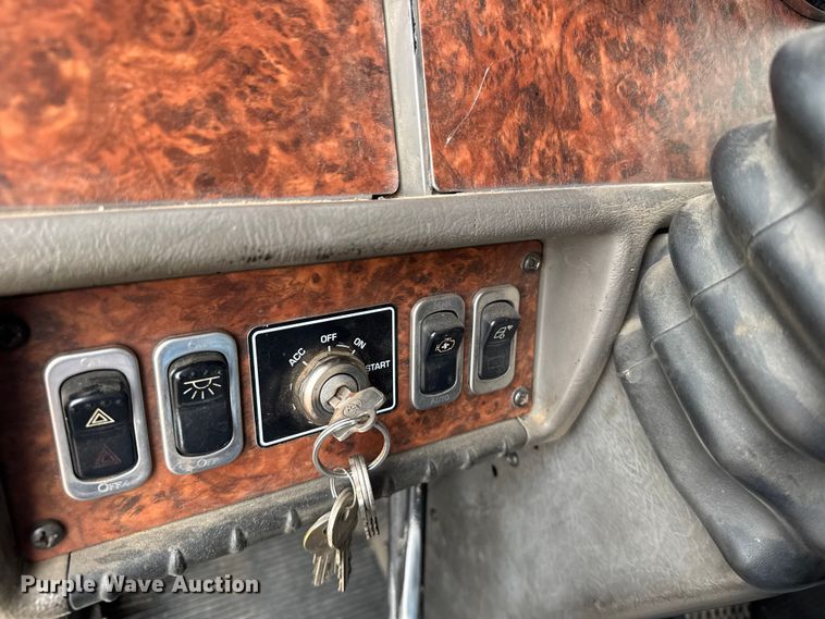 image for item ER2454 2005 Kenworth T800 glider kit winch truck