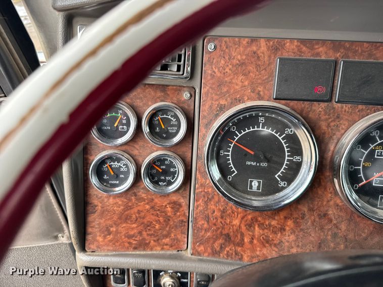 image for item ER2454 2005 Kenworth T800 glider kit winch truck