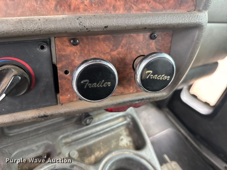 image for item ER2454 2005 Kenworth T800 glider kit winch truck