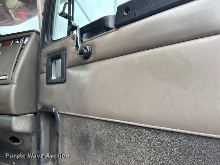 image for item ER2454 2005 Kenworth T800 glider kit winch truck