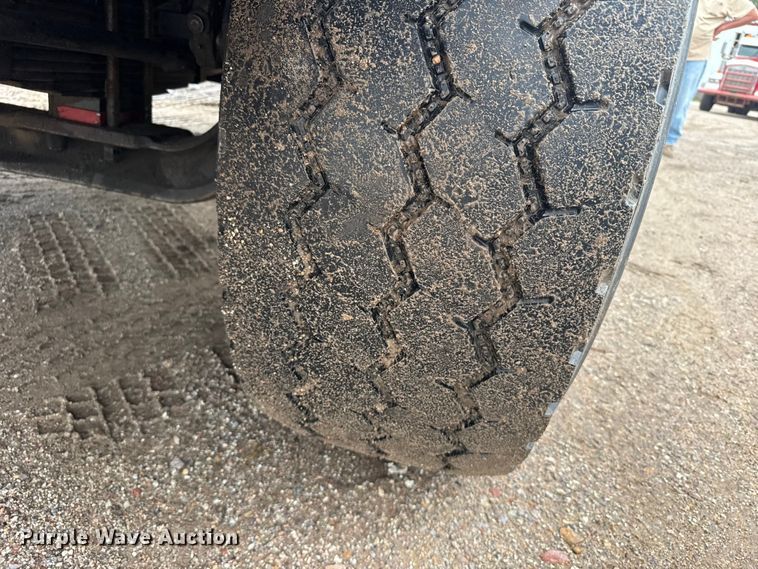 image for item ER2454 2005 Kenworth T800 glider kit winch truck