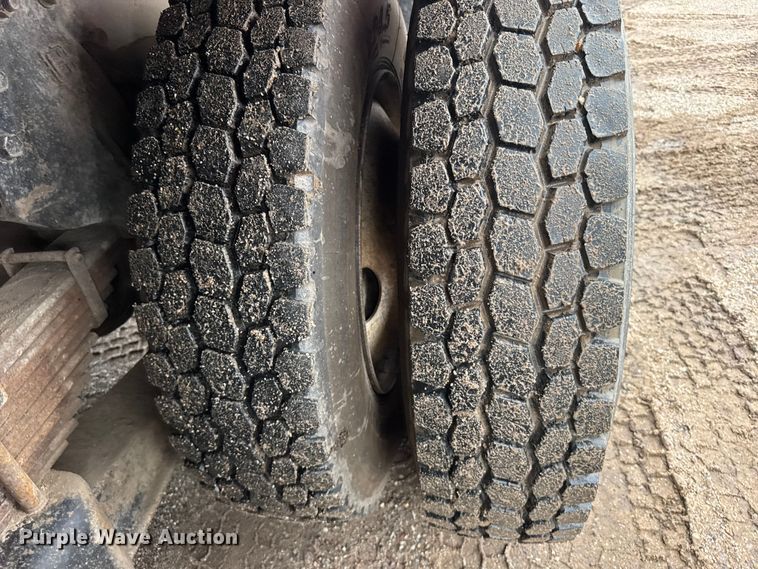 image for item ER2454 2005 Kenworth T800 glider kit winch truck